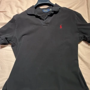 Polo pike  - Säljer nu min fina polo piké. Hör av er för fler bilder eller andra funderingar!!