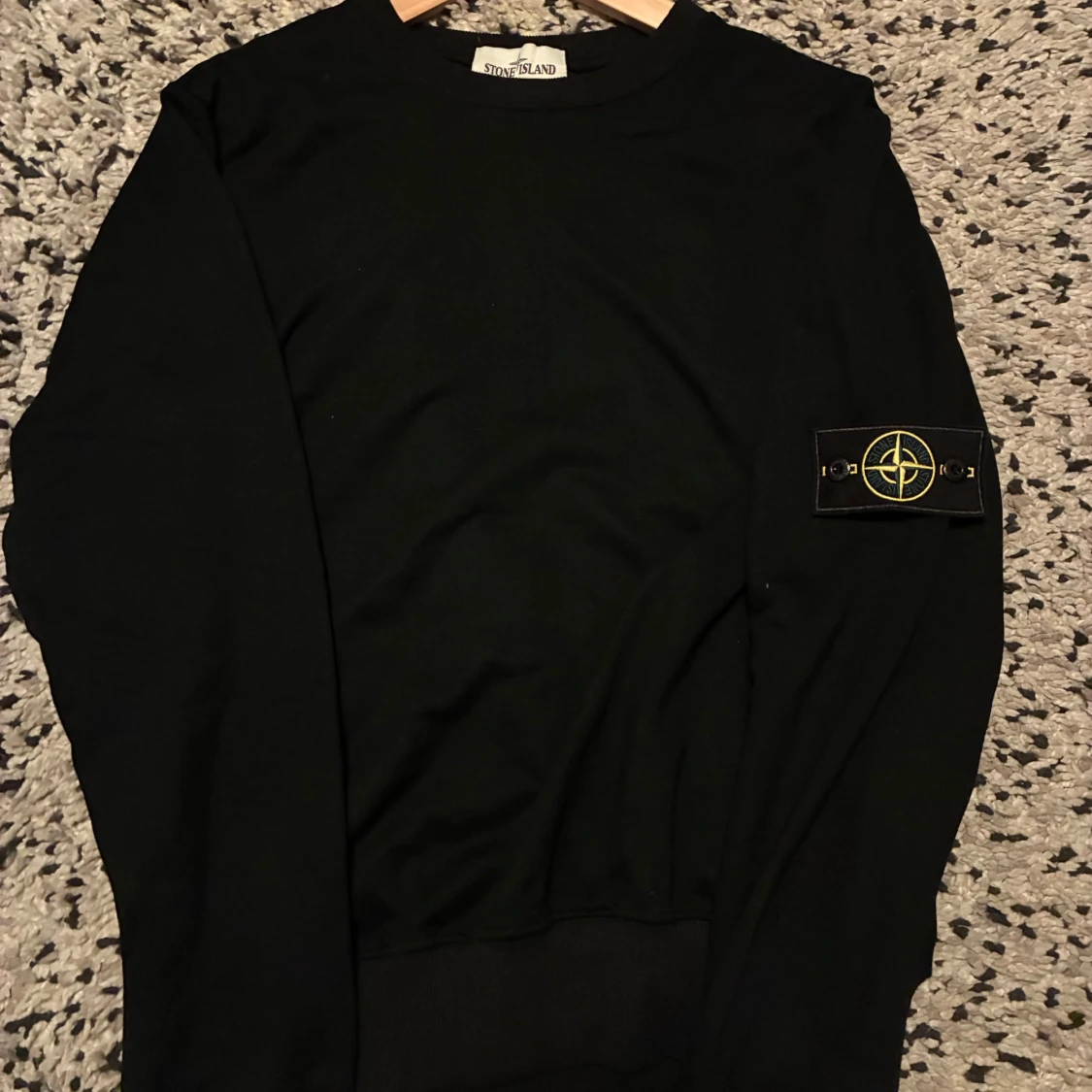 Svart Stone Island sweatshirt