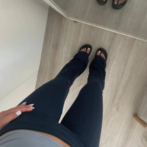 Marinblå yoga pants - Helt oanvända. Säg till för frakt för 29kr