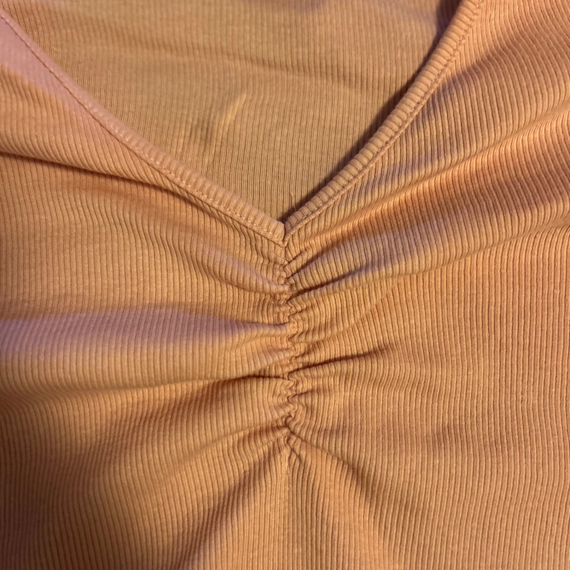 Rosa ribbad croppad topp från Pieces - 2