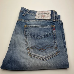 Replay jeans  - Hej! Säljer nu dessa superfina Levis jeans. Superfint skick! Hör av dig vid frågor eller funderingar 