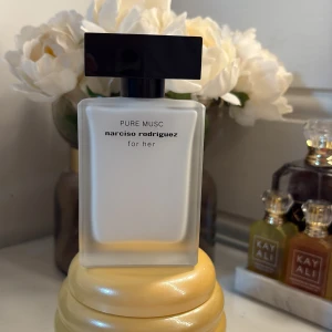 Narciso Rodriguez Pure Musc 50ml - Köpt för 1350kr på SEPHORA, kartong och kvitto finns. Endast testsprejad så helt full 