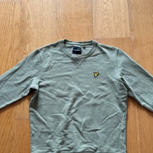 Lyle&scott tröja - Fin och basic tröja från lyle&scott i super fint skick😊