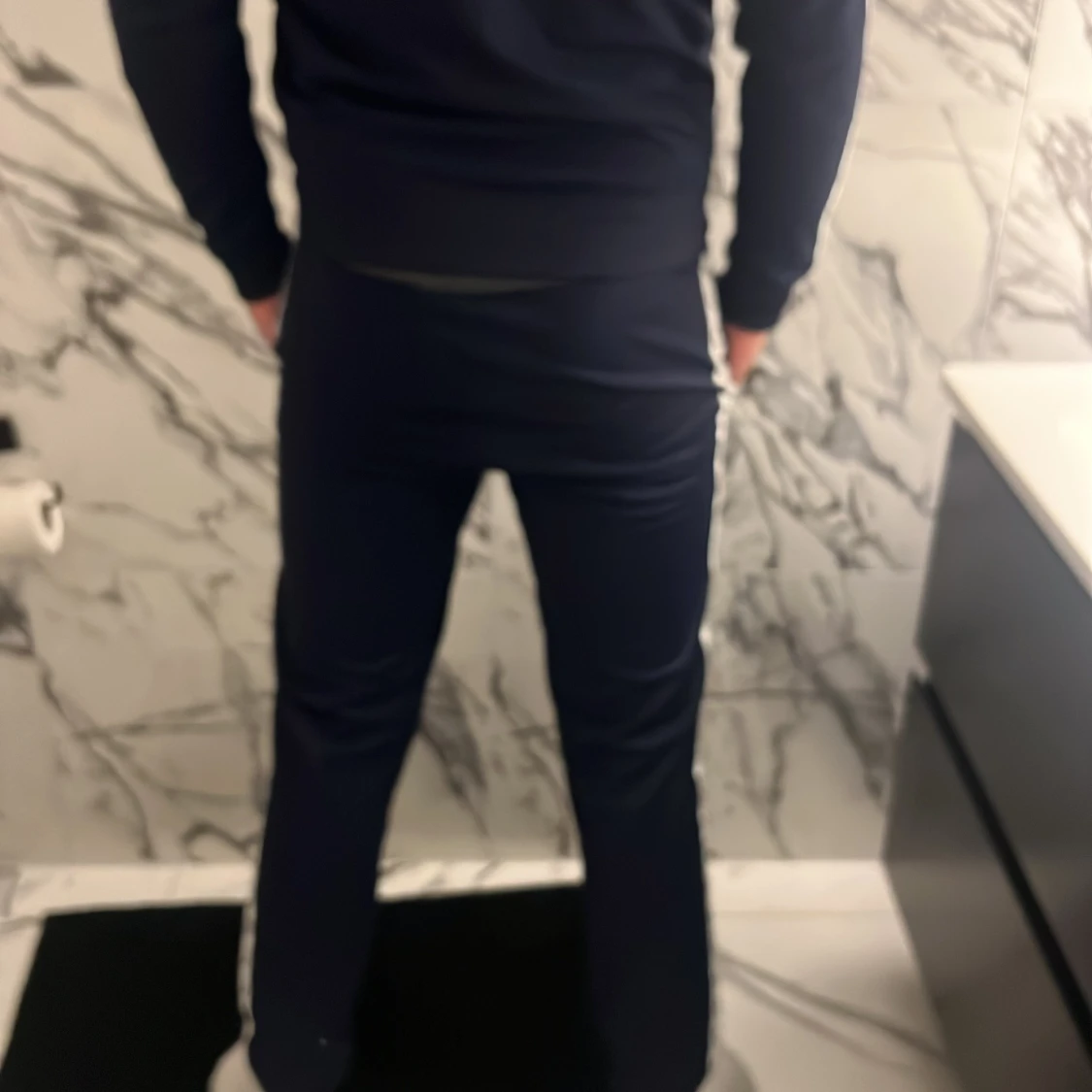 Mörkblå Fred Perry mjukisbyxor - 1