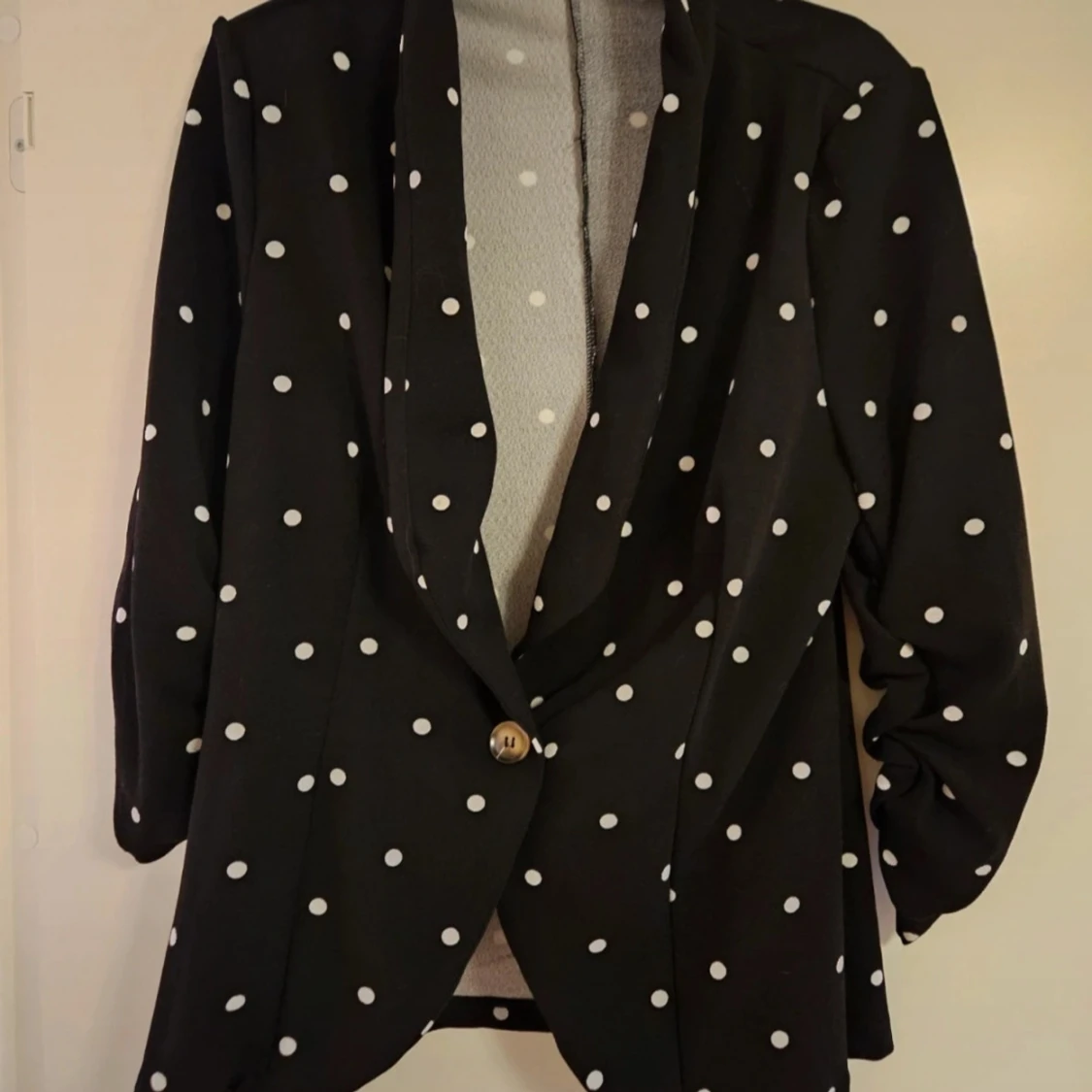 Svart prickig kavaj från SHEIN Curve