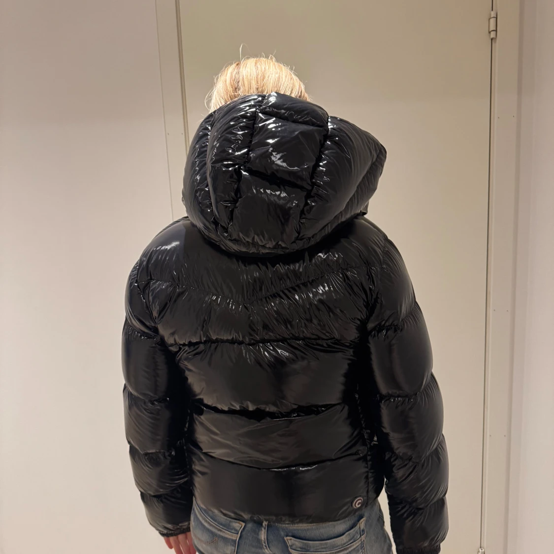 Svart glansig pufferjacka från Colmar - 1