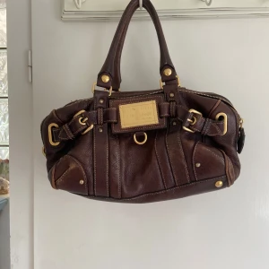 Väska - Assnygg handväska från märket "carshoe"💕Priset kan diskuteras 