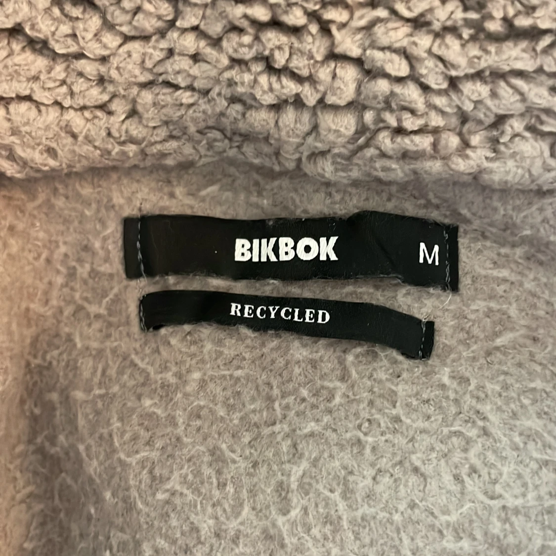 Beige fleece-tröja från BikBok - 2