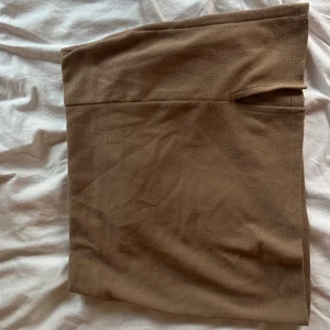 Beige kjol - Säljer en beige kjol från lager 157 för att den ej kommer till användning 