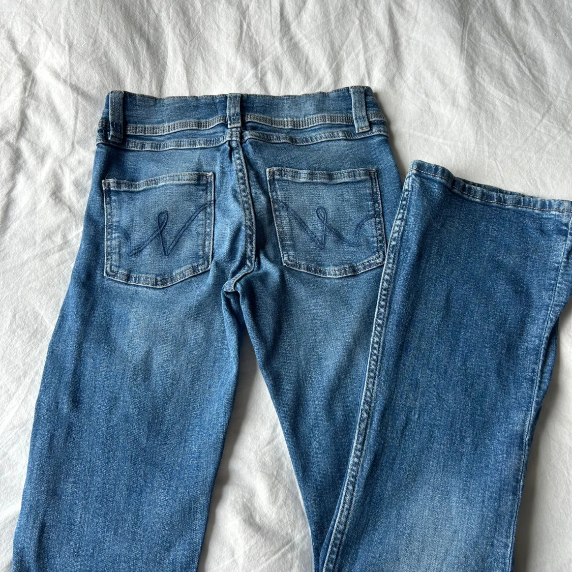 Blå bootcut jeans