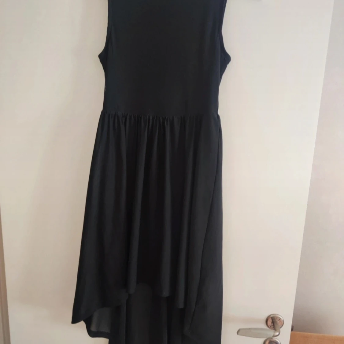 Svart ärmlös långklänning från H&M