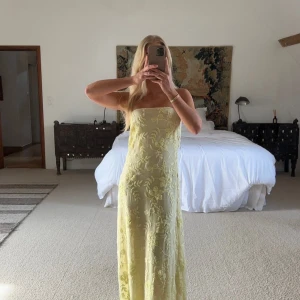 Moa mattsson NA-KD klänning bytes - Har denna klänning i storlek 42 och undrar ifall det är någon med storlek 44 som kan tänka sig byta, eller om jag bara kan köpa den. Min är endast provad!