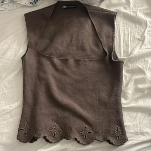 Zara topp - Brun gulligt topp från Zara använd några gånger fint skick :)