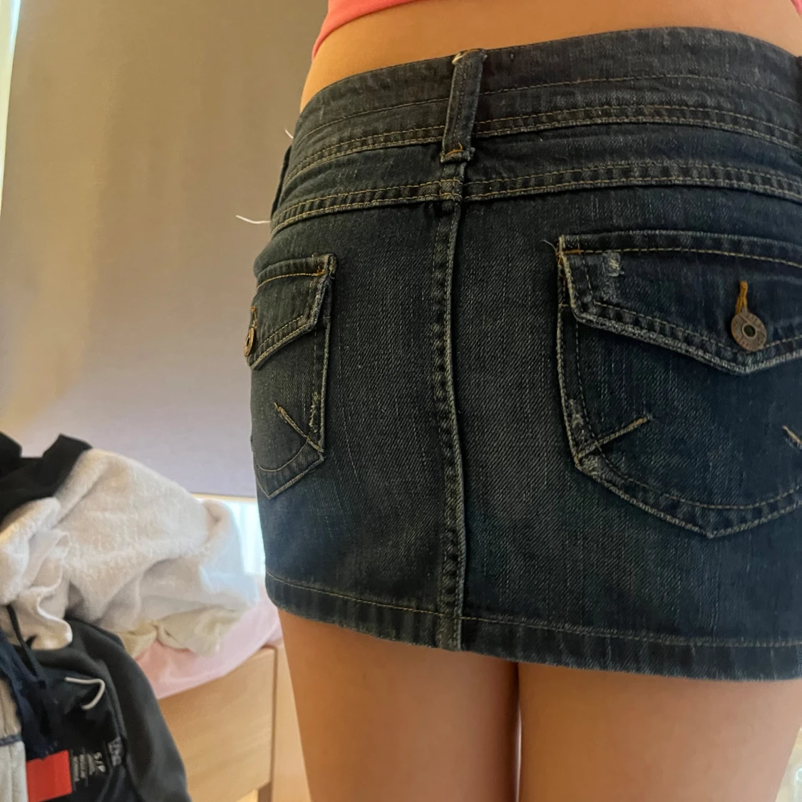 Mörkblå jeanskjol med dubbla knappar - 1