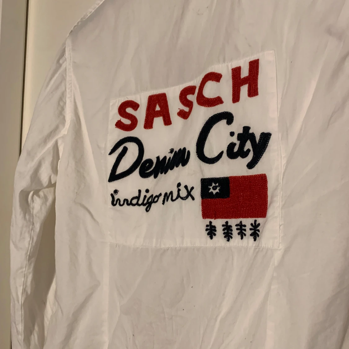 Vit skjorta från Sasch med broderi - 2