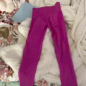 Rosa seamless tights från NVGTN - Skriv privat för bilder på!