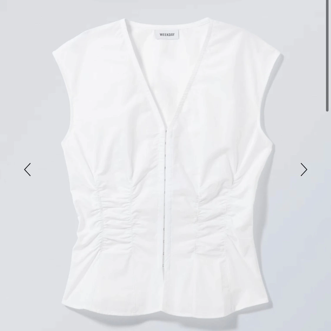Vit v-ringad topp från Weekday