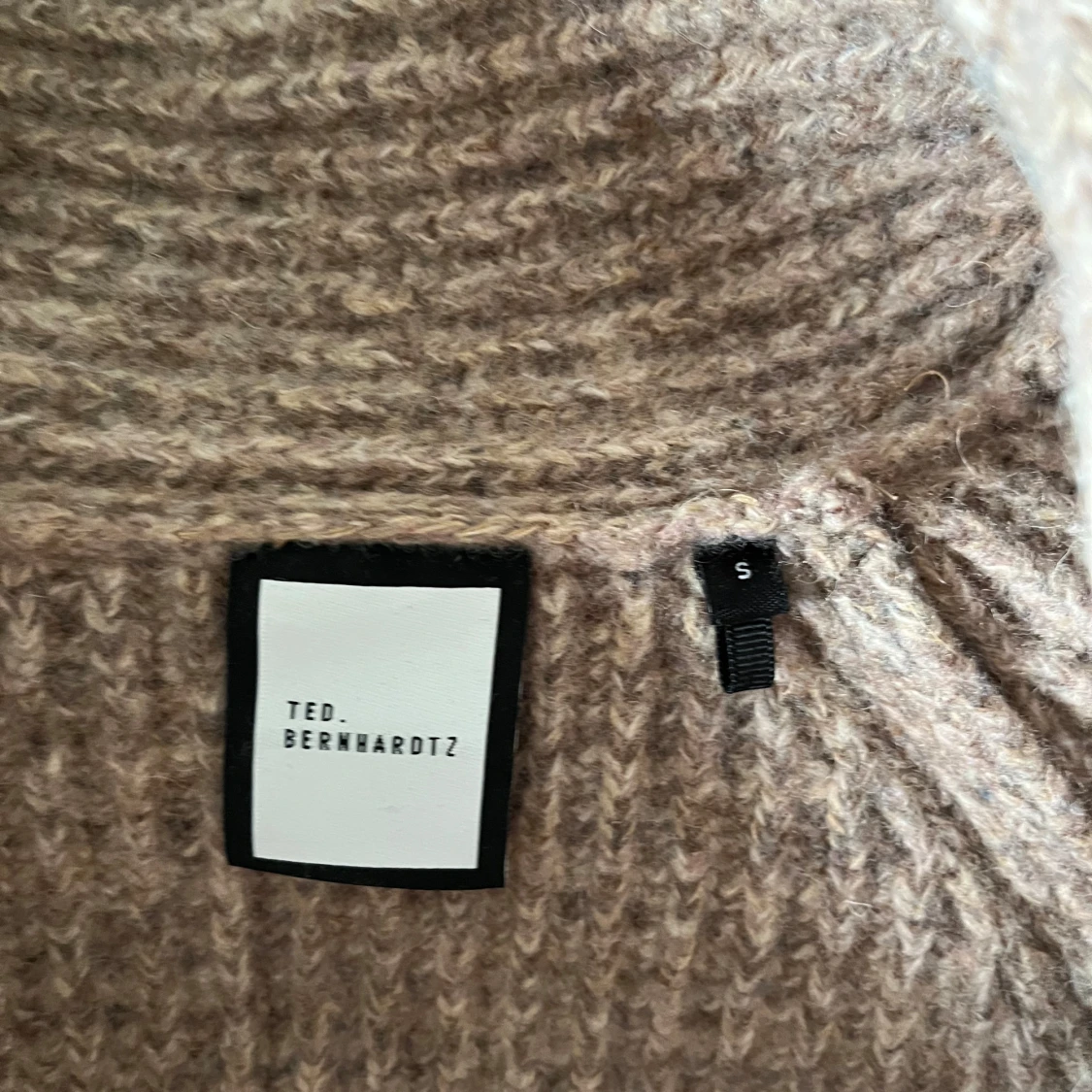 Beige stickad kofta från Ted Bernhardtz - 3