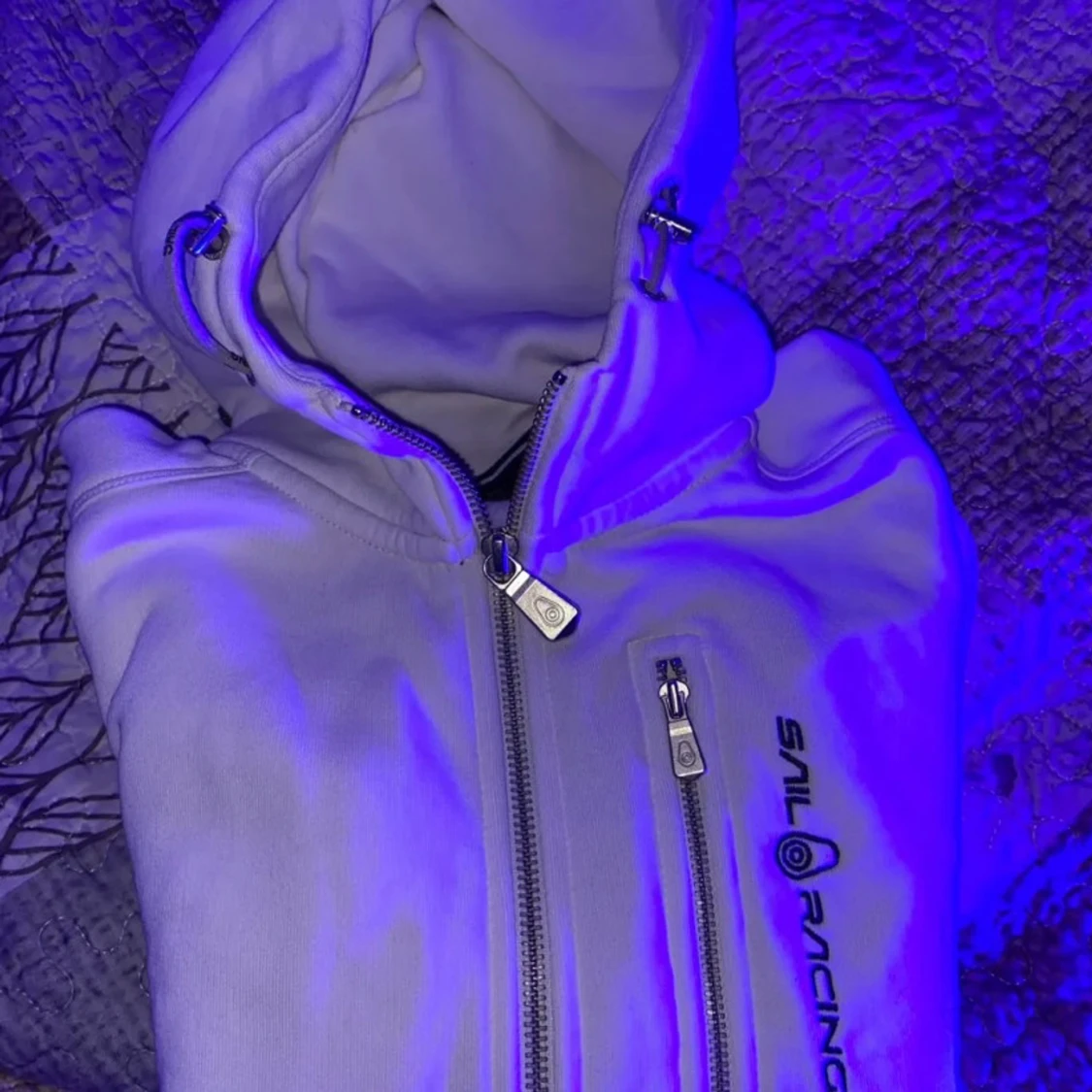 Vit jacka med huva från Sail Racing