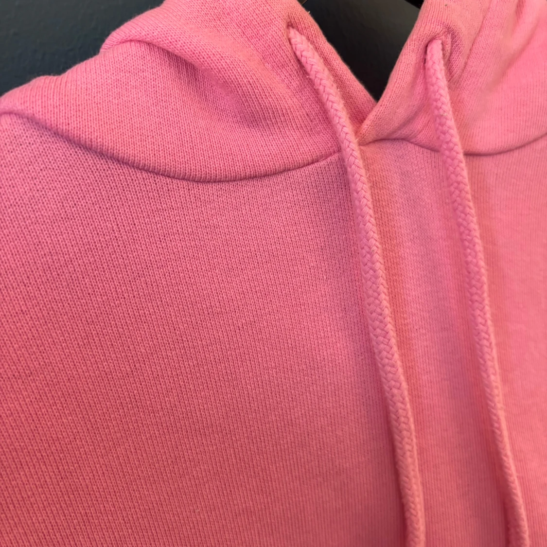 Rosa hoodie med huva och magficka - 2