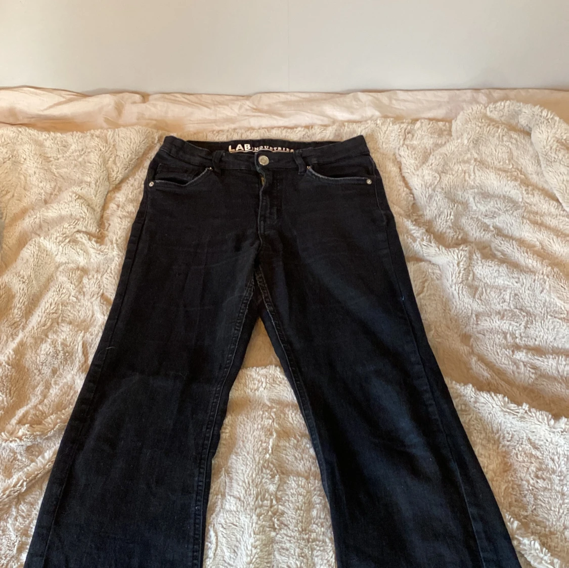 Svarta jeans från LAB Industries