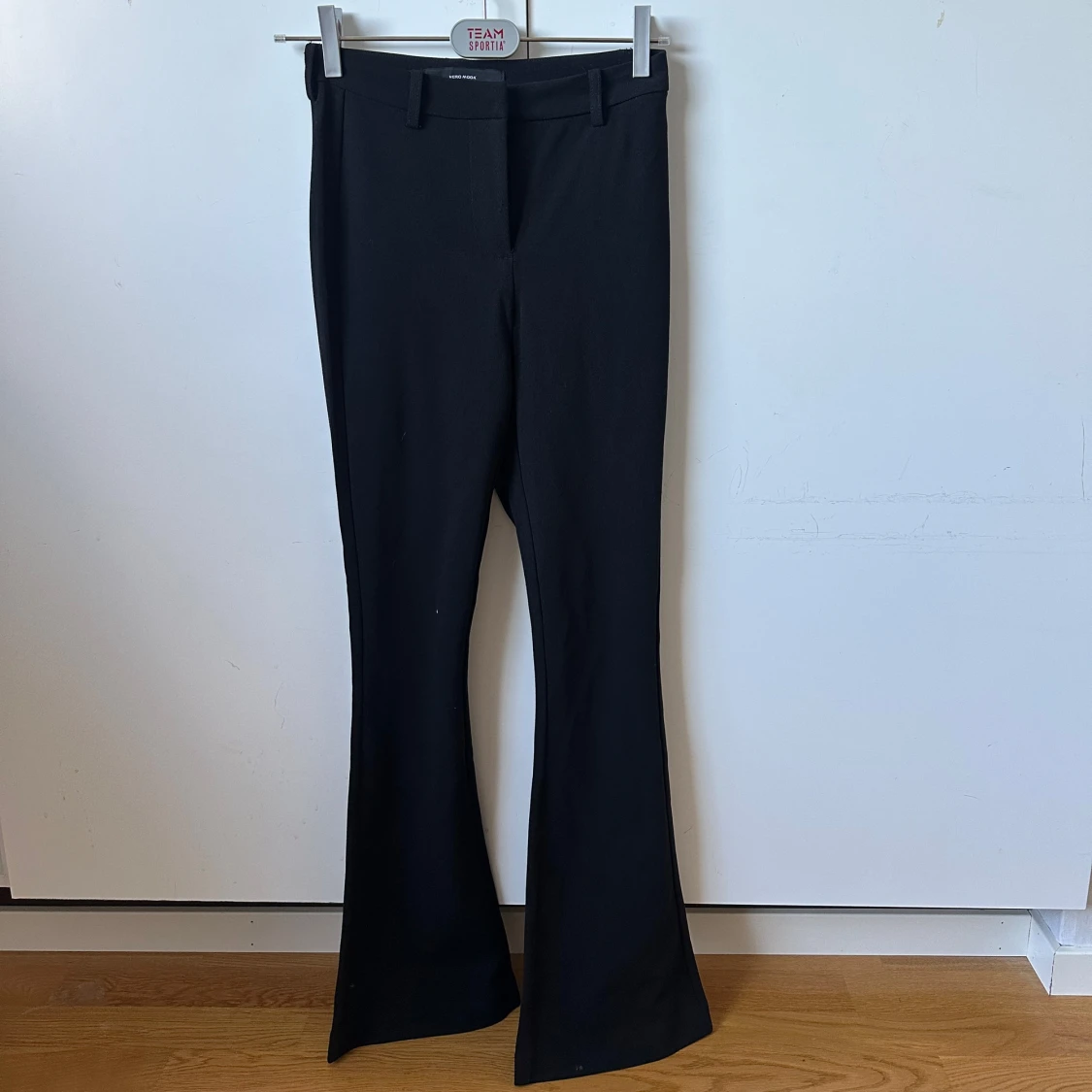 Svarta bootcut kostymbyxor