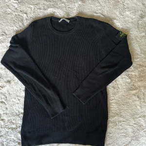 Stone island tröja  - Säljer min stone island tröja eftersom den inte passar mig längre.