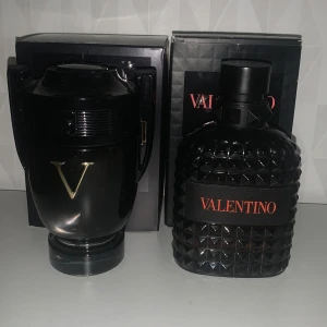 Parfym - Jag säljer två parfymer för 1100kr                                    Den på vänster har 95ml/100ml kvar.                               Den på höger har 90ml/100ml kvar.                                    Kontakta om du är intresserad👍🏼