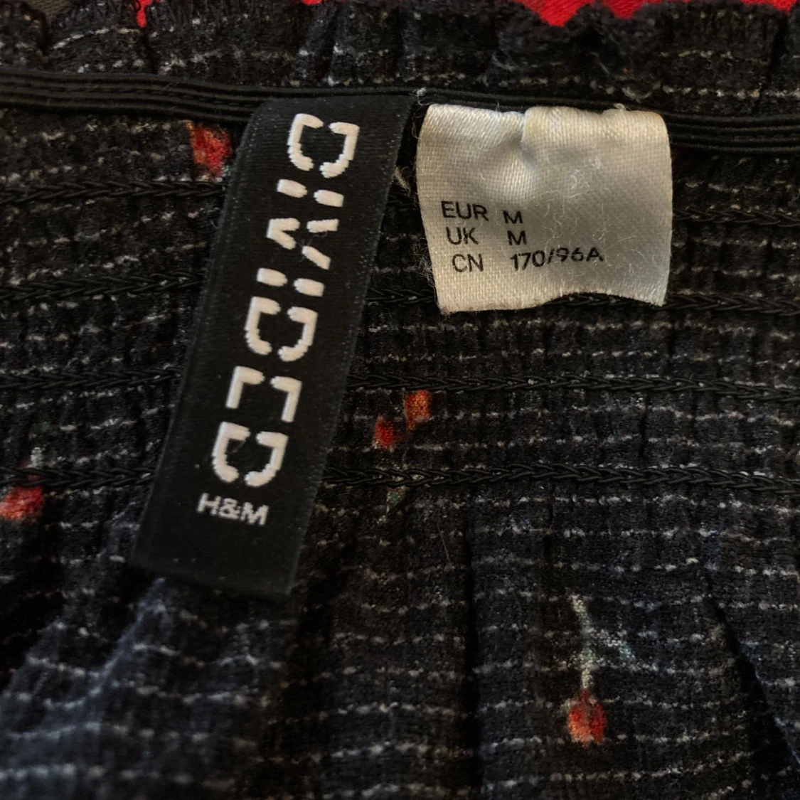 Svart blommig offshoulder blus från H&M, M - 3