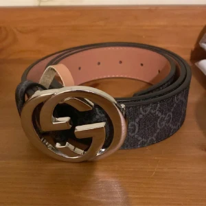 GG bälte  - Helt nytt GG bälte perfekt för en stilren vardag med lite lyx med silversmycke. Kolla hemsidan har mer sköna grejer