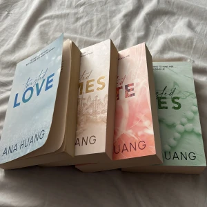 Böcker  -  Säljer böcker i bra sick 📚📚 hela twisted serien för  350 och sedan 80kr/st💕