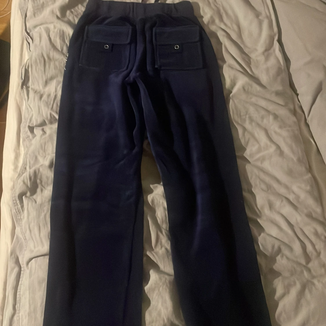 Mörkblå velourbyxor och kofta från Juicy Couture - 1