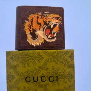 Ny plånbok tiger  - Helt ny i svart färg! Med låda! Bara denna veckan för 250kr 