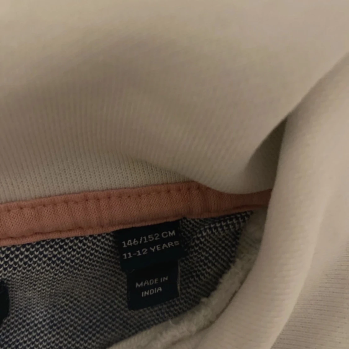 Vit hoodie från Gant  - 2