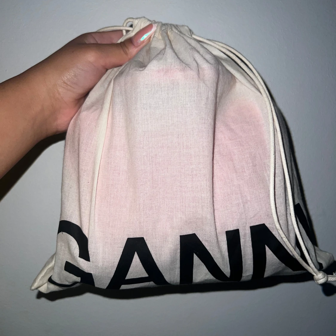 Rosa handväska från Ganni - 2