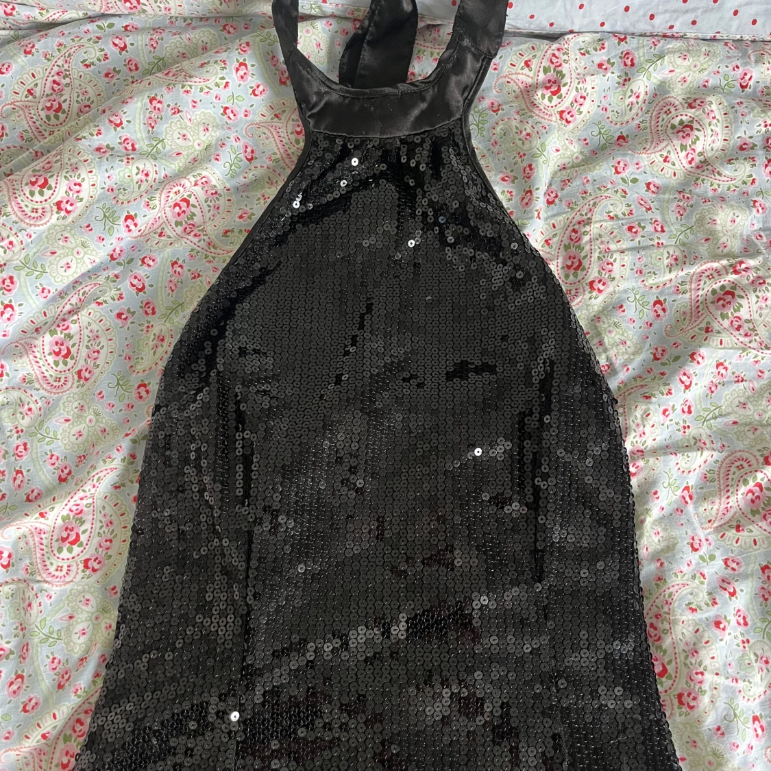 Svart paljett halterneck topp från ONLY