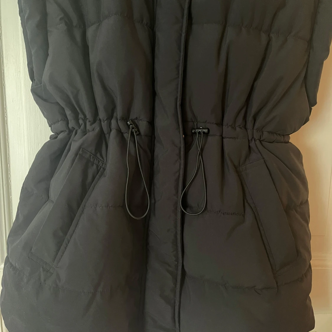 Svart dunväst GinaTricot - 3