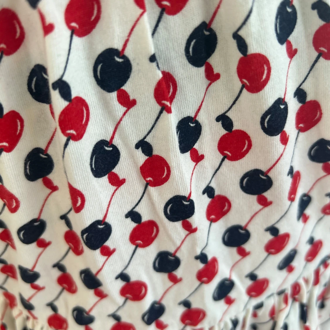 Vit kjol med körsbärsmönster från People Tree - 3