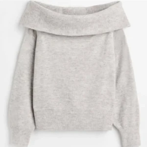 Off shoulder tröja - Säljer denna fina off shoulder tröjan (färgen vit) då den inte kom till användning många gånger. 