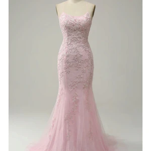 Rosa balklänning  - Så fin rosa balklänning från zapaka💗Köpt förra året men säljer då den inte passa och hann inte returnera. Den har bara blivit testad en gång och har inga tecken på användning. Skriv för fler bilder eller länken till klänningen på hemsidan💗säljer 3 liknande på min profil