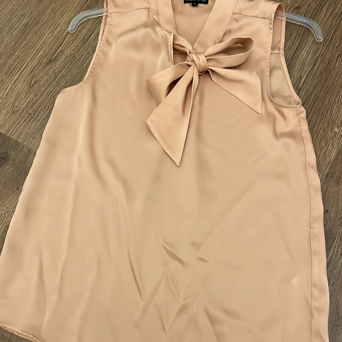 Beige ärmlös blus från Stockh LM
