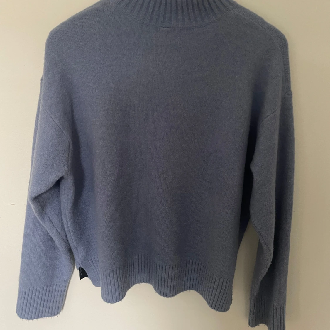 Blå stickad tröja från Uniqlo - 1