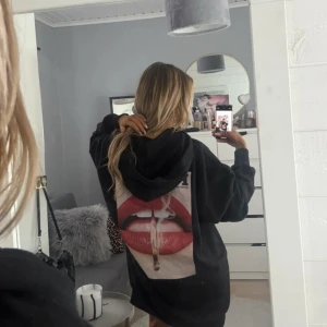 Playboy hoddie - Väldigt oversized, fint skick.