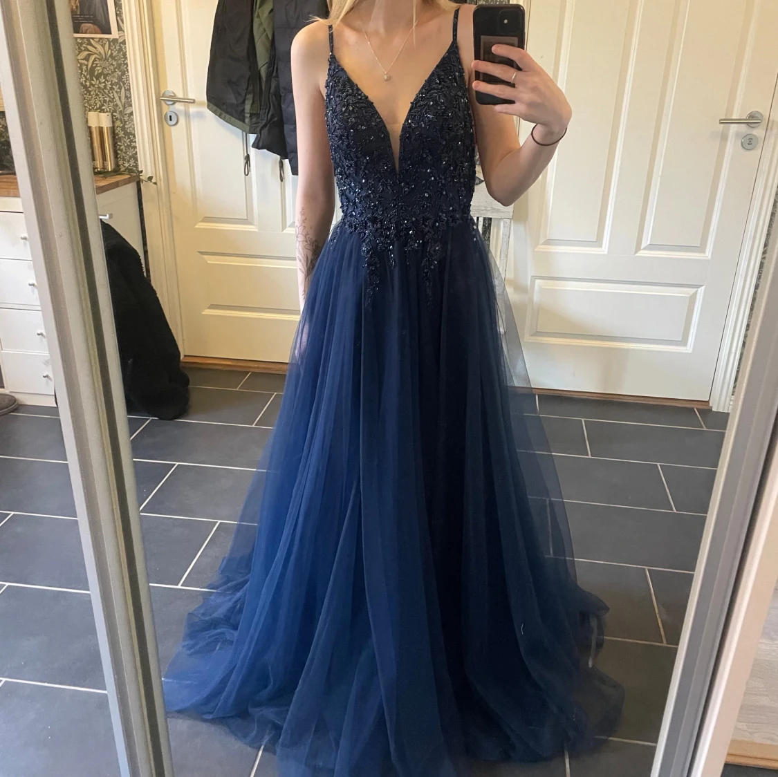 Marinblå balklänning