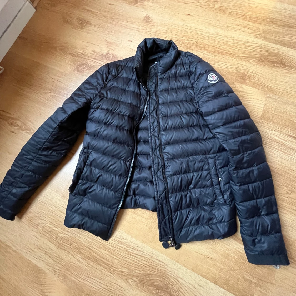 Svart dunjacka från Moncler - 1