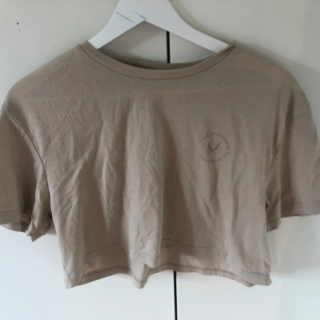 Beige croppad t-shirt