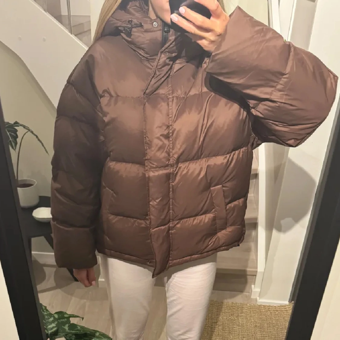 Brun pufferjacka med huva - 1