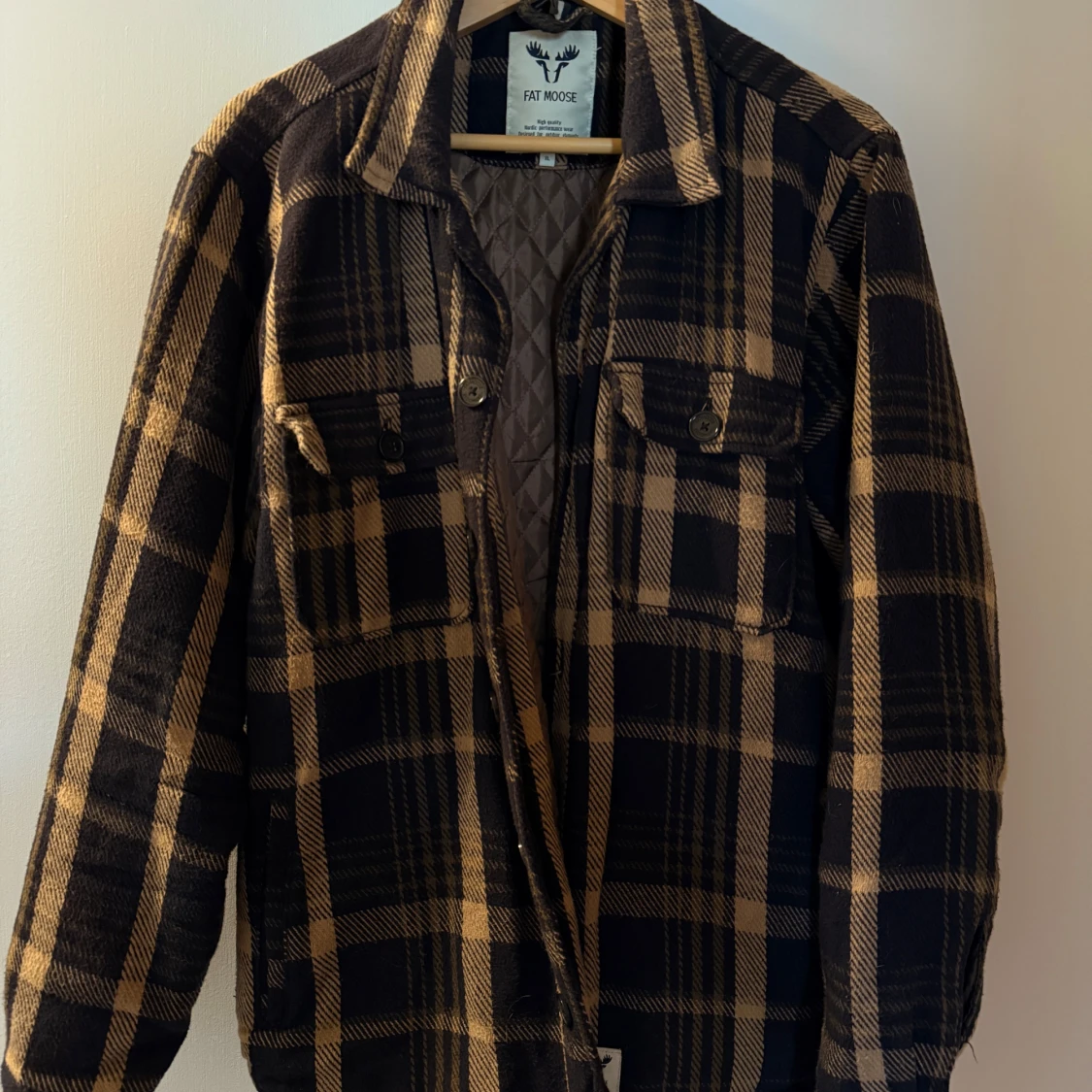 Brun och svart rutig overshirt från Fat Moose