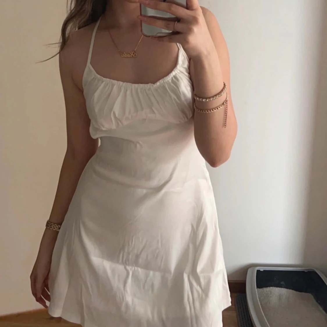 Vit axelbandslös klänning - 1