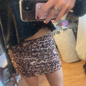 Leopardmönstrad kortkjol - kjol med leopardmönster🫶
